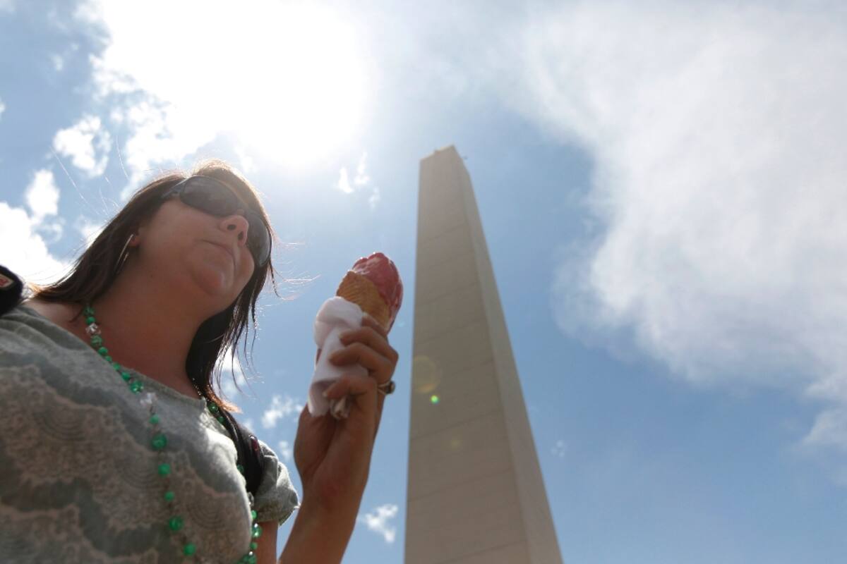Un helado derritiéndose al sol en pleno mediodía porteño