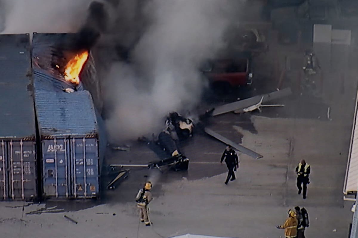 Un helicóptero cayo y se prendió fuego en Los Ángeles
