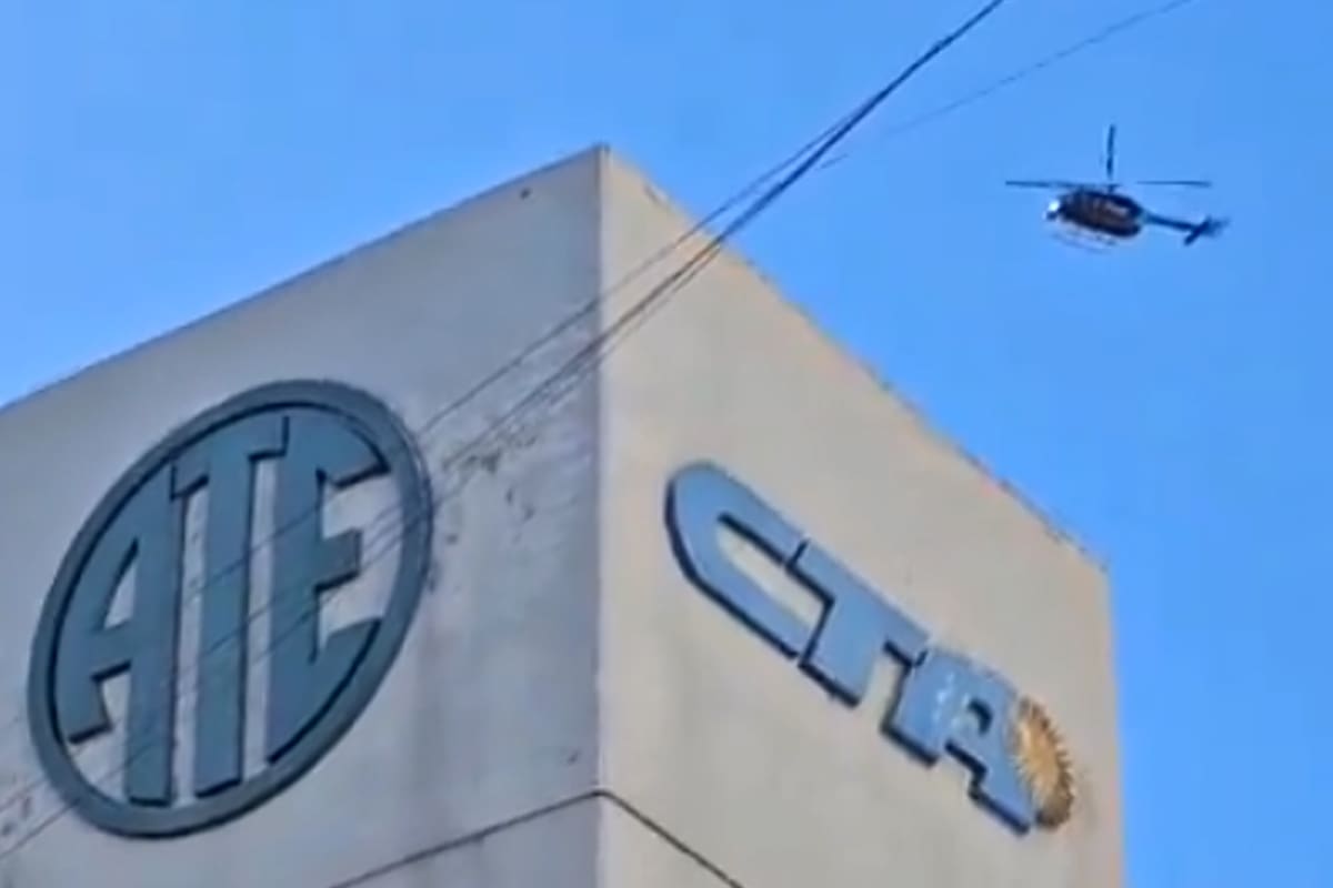 Un helicóptero de la policía sobre la sede de ATE-CTA