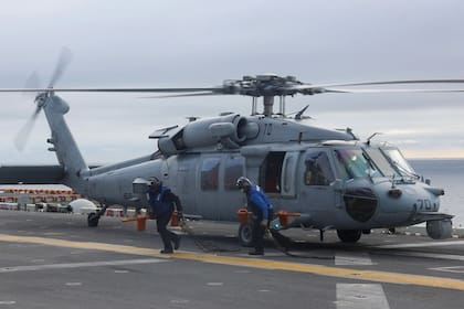 Un helicóptero en el USS Iwo Jima, el buque que lidera el despliegue en el Caribe Sur