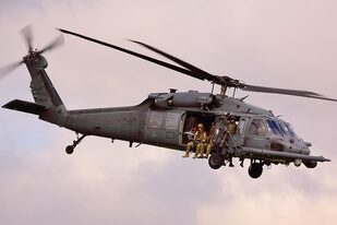Un helicóptero HH-60G Pave Hawk, similar a los que se estrellaron este miércoles. Foto archivo.