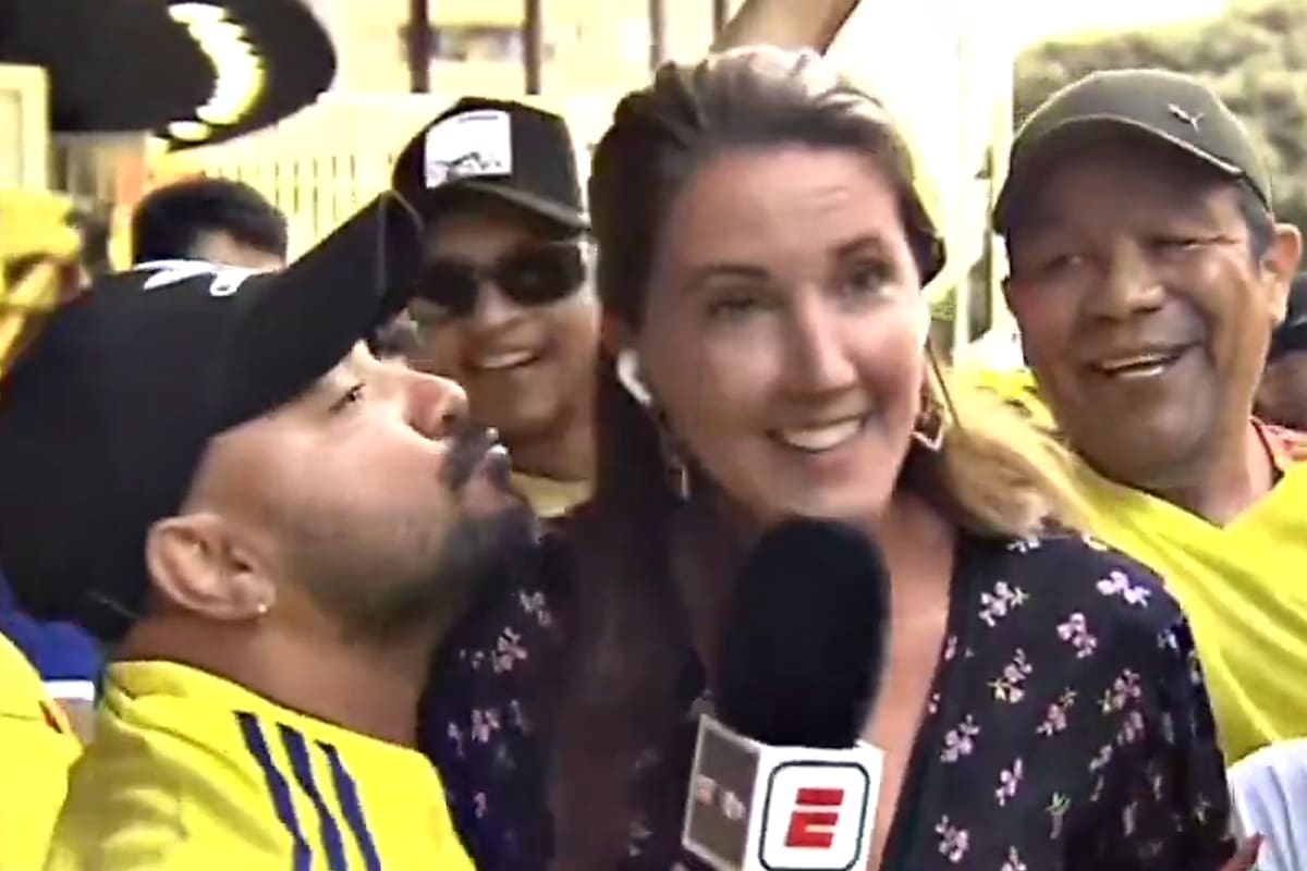 Un hincha de Colombia trató de besar a una periodista española