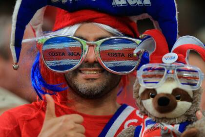 Un hincha de Costa Rica durante el partido de repechaje de la Copa Mundial entre Costa Rica y Nueva Zelanda en Al Rayyan, Qatar, el martes 14 de junio de 2022. (AP Foto/Hussein Sayed)