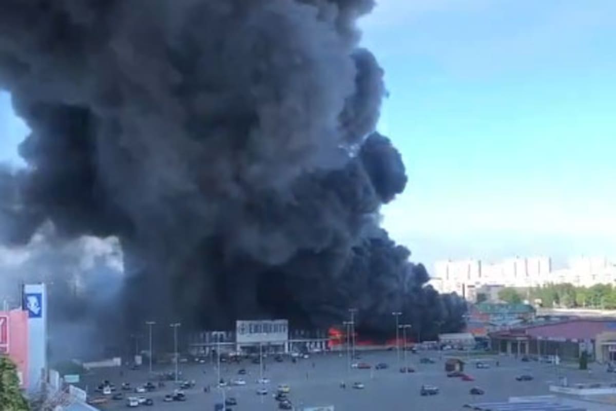 Un hipermercado de construcción bombardeado en Kharkiv