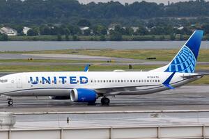 Un hombre agredió a una azafata en un vuelo de United Airlines