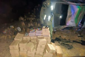 Un hombre alcoholizado contrabandeaba figuritas de Chile a Mendoza y volcó luego de eludir un control policial