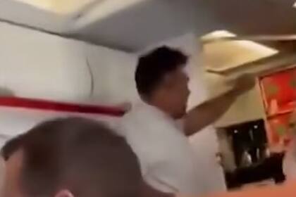 Un hombre amenazó a pasajeros de un avión al grito de "Alá es grande"