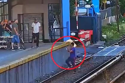 Un hombre amenazó con un cuchillo a pasajeros del tren Sarmiento en Haedo