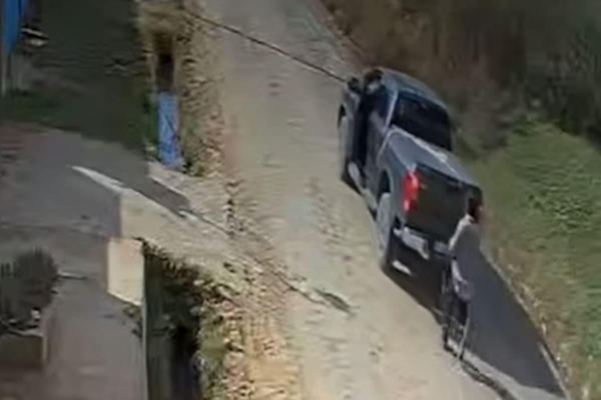 Foi em busca de um suspeito de roubo, amarrou-o ao caminhão e arrastou-o até Zárate.