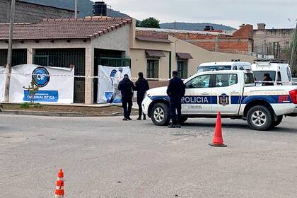 Un hombre atropelló y mató a su esposa cuando sacaba la camioneta del garage en Salta