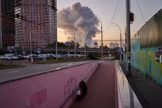 Ataques rusos con drones y misiles en Kiev rompen una pausa en bombardeos y matan a dos personas