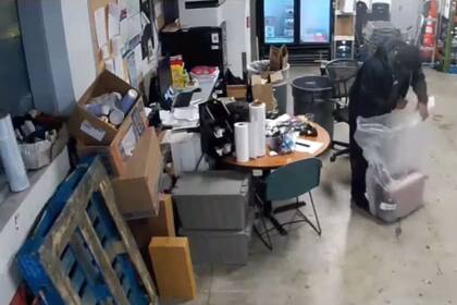 Un hombre de 29 años hurtó la maleta de una pasajera en un el Aeropuerto Internacional de Fort Lauderdale