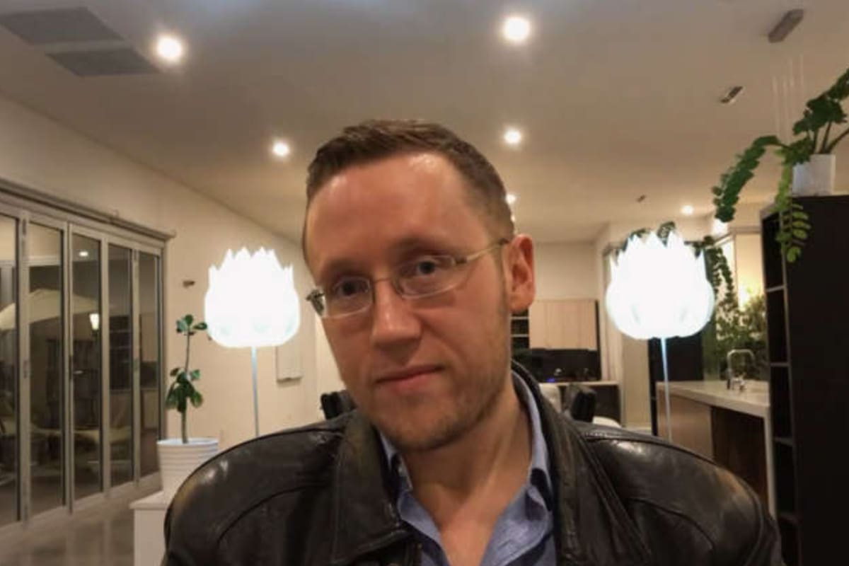 Un hombre de 41 creó una página web con la esperanza de encontrar el amor verdadero y, a pesar de que su búsqueda ya lleva cinco años, reveló que aun se conserva virgen a la espera de la mujer perfecta