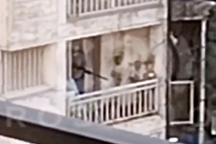 Un hombre de 69 años fue detenido en Rosario por disparar un rifle de aire comprimido desde su balcón