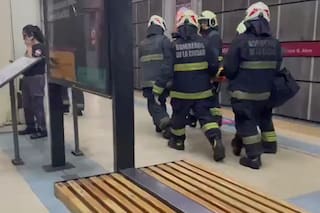 Una formación de la línea B atropelló a un hombre de 80 años: sobrevivió al impacto