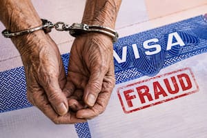 Sentencian a un hombre de 82 años por fraude de visas, con detención domiciliaria y multa de US$15.000