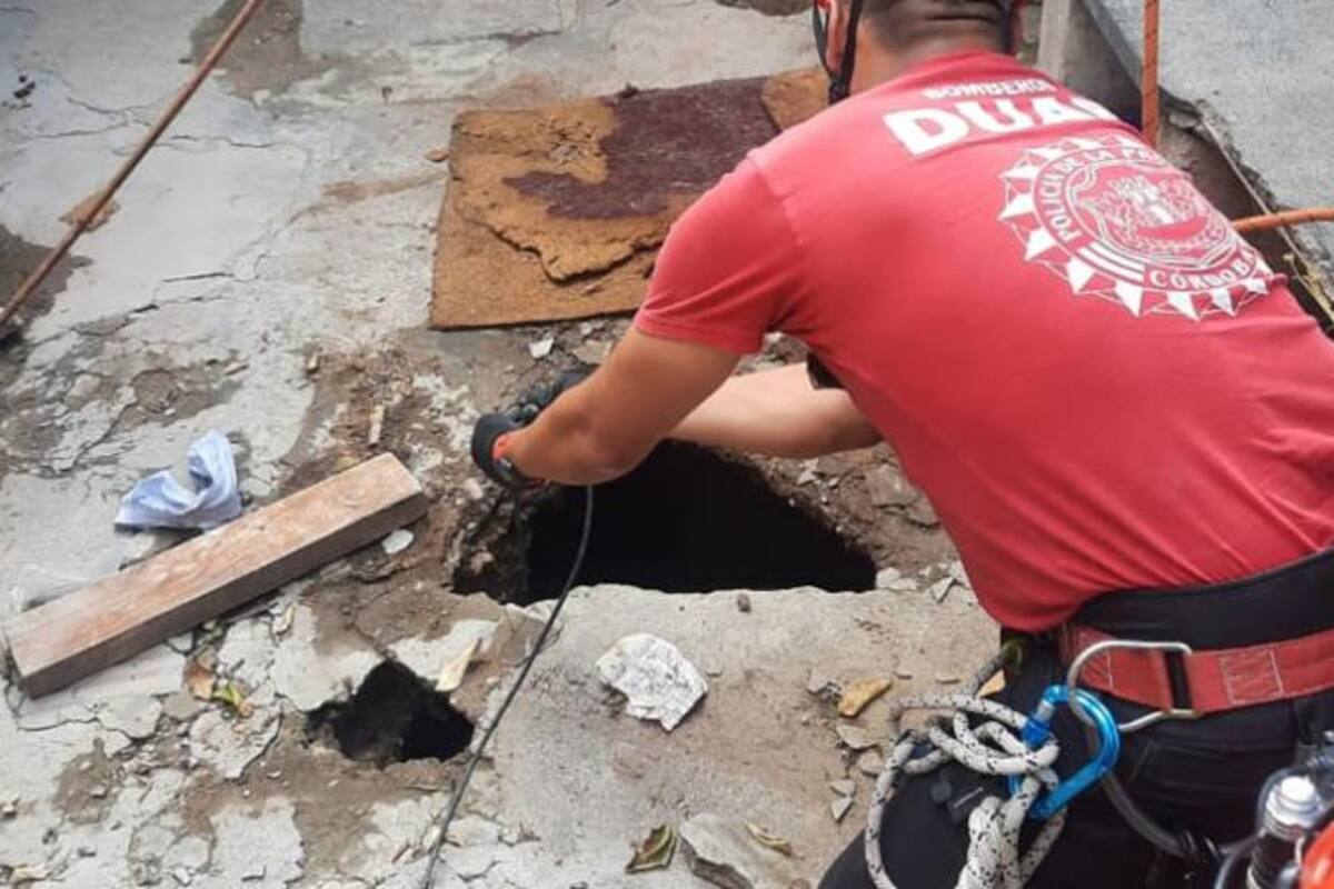 Un hombre de 84 años cayó a un pozo ciego de ocho metros de profundidad