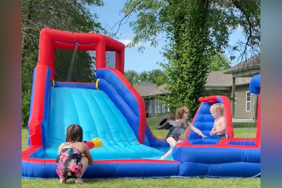 Un hombre de EE.UU. decidió darle una lección contra la mezquindad a una pequeña vecina que no dejaba que sus hijas jugaran en su pileta