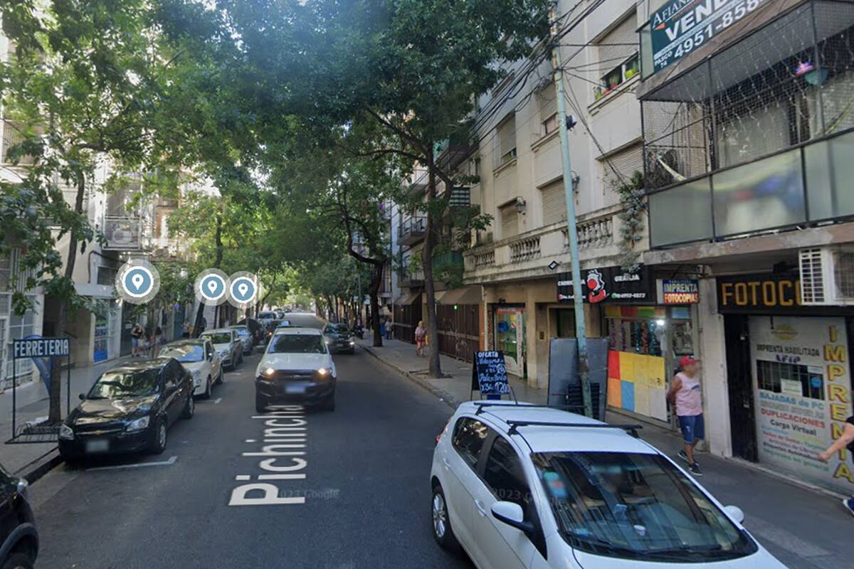 Un hombre de nacionalidad china fue baleado en la cabeza ayer por la noche en Pichincha al 100, en el barrio porteño de Balvanera