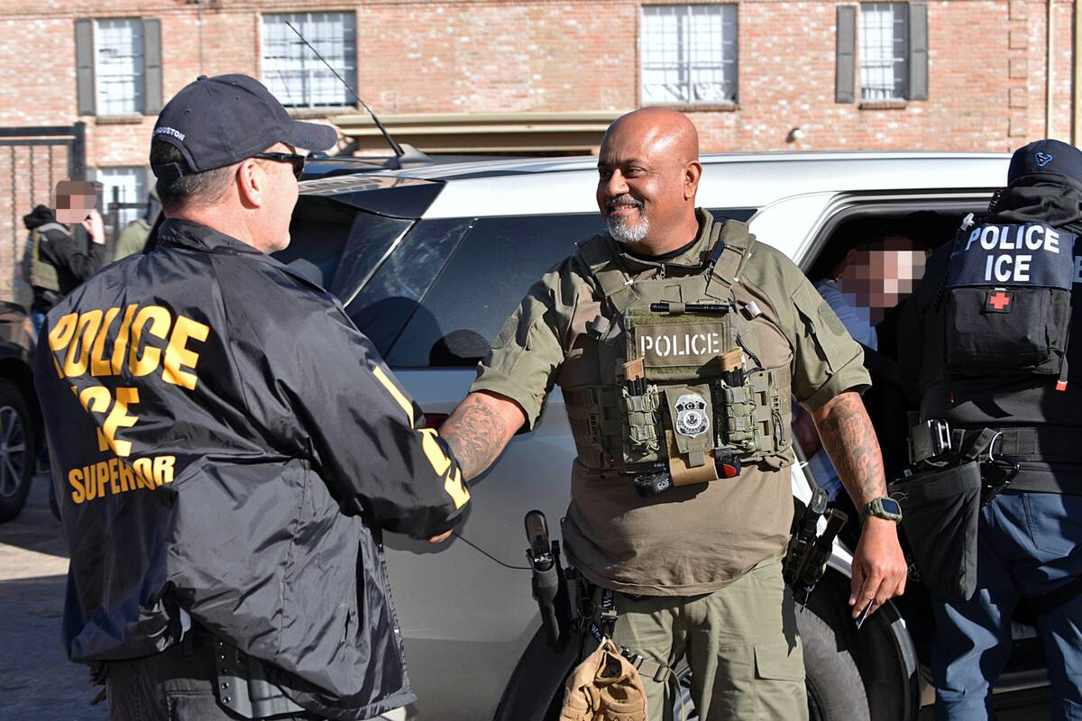 Un hombre de Texas admitió haber transportado a 36 inmigrantes indocumentados en un camión