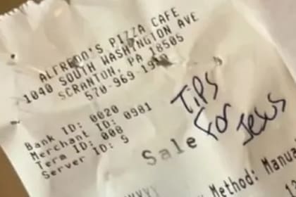 Un hombre dejó un sorprendente monto de propina y emocionó a la moza