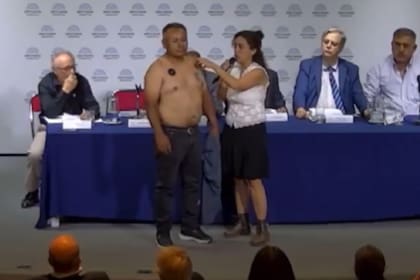 Un hombre dijo sufrir "magnetización" tras recibir dosis de la vacuna de Covid