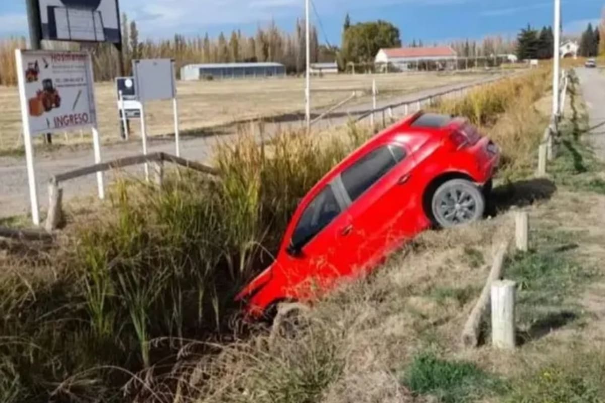 Un hombre en estado de ebriedad cayó con su auto en un canal, tenía lo máximo que marca el alcoholímetro en sangre, sucedió en Neuquén