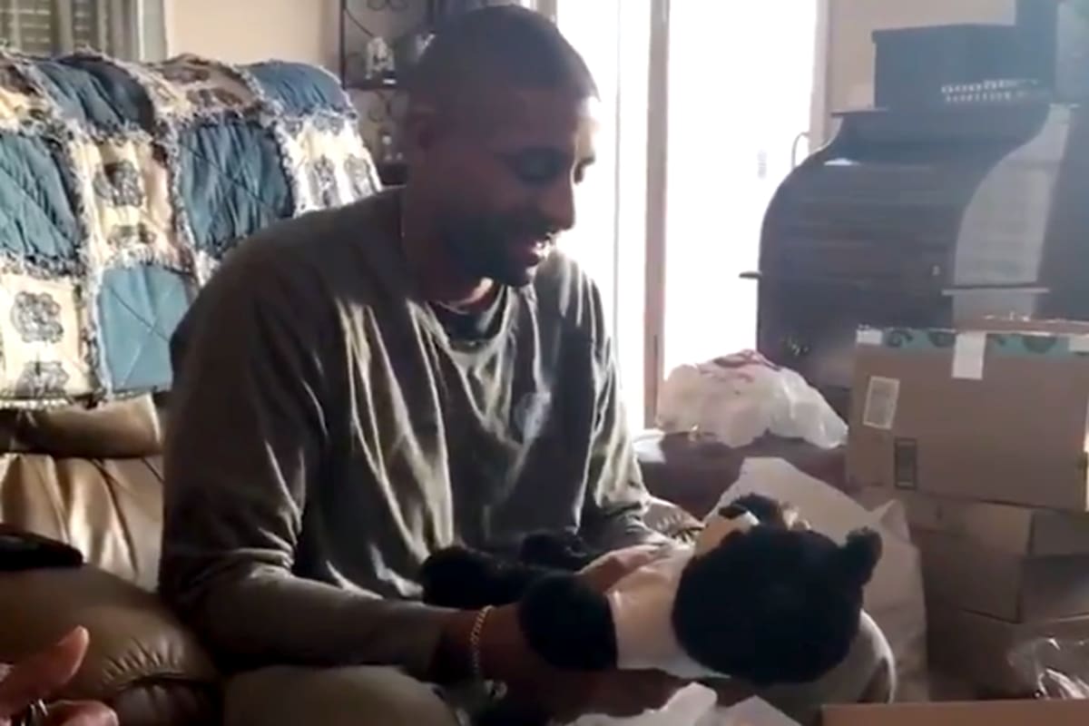 Un hombre en Estados Unidos recibió un regalo muy particular para esta Navidad.