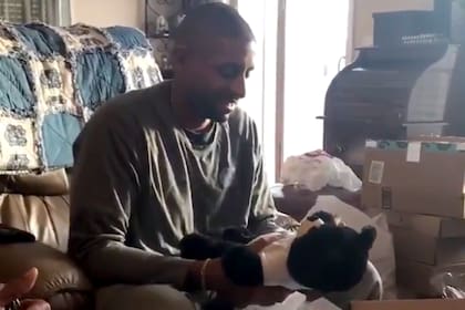 Un hombre en Estados Unidos recibió un regalo muy particular para esta Navidad.