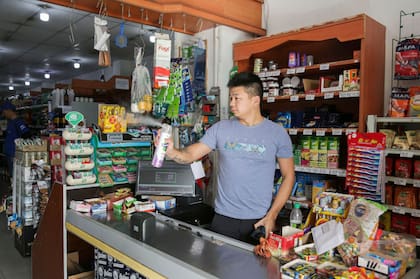 La combinación de miedo al contagio y recesión llevó a decenas de autoservicios chinos a cerrar sus puertas durante la cuarentena