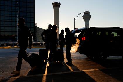 Un hombre es baleado fuera de una terminal del aeropuerto O’Hare de Chicago tras una pelea