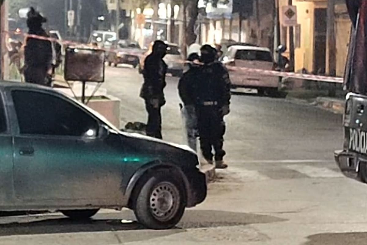 Un hombre está atrincherado en un gimnasio de Moreno tras asesinar a una mujer