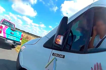 Un hombre fue aprehendido por conducir con un bebé al volante por la ruta