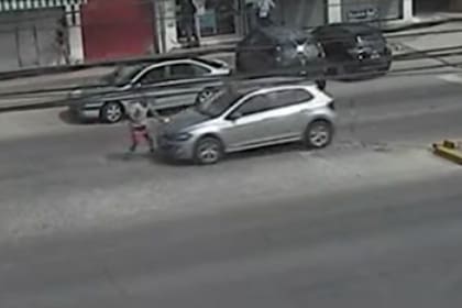 Un hombre fue atropellado por un auto y voló por el aire en la localidad bonaerense de General Pacheco