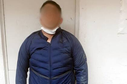 Un hombre fue detenido en Saavedra cuando llevaba un arma de fuego en la calle, un grupo de vecinos intentó evitar que la policía lo detuviera y agredió a los efectivos