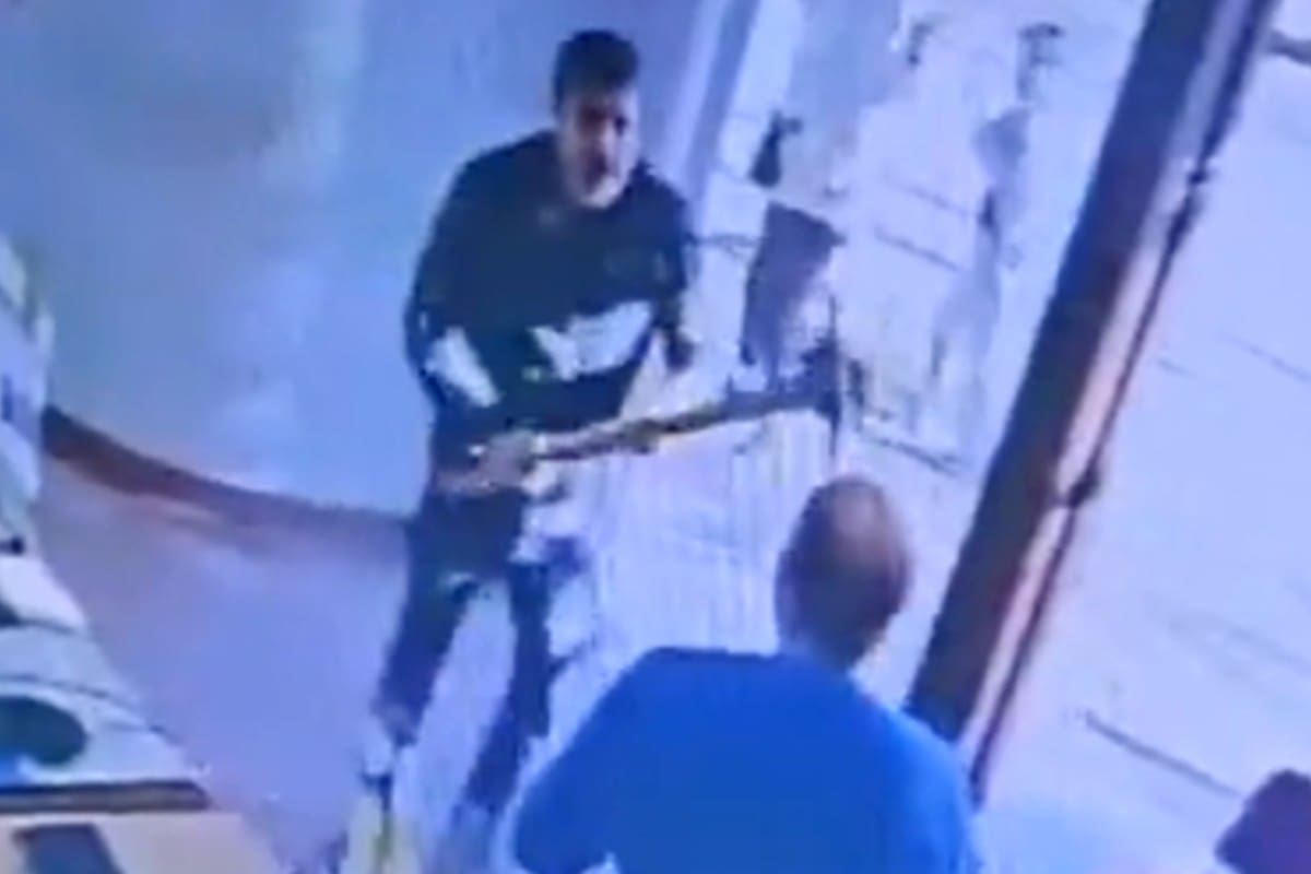 Un hombre fue detenido este lunes tras protagonizar un violento ataque en una oficina de la Empresa Provincial de la Energía (EPE) en la ciudad de San Jorge