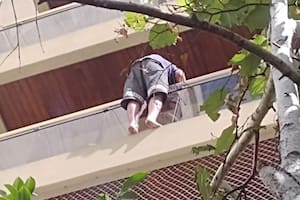 Un hombre intentó arrojarse de un quinto piso, en un edificio de La Plata