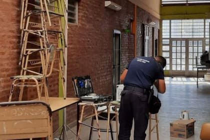 Un hombre intentó robar en una escuela de Corrientes y quedó atrapado en el techo