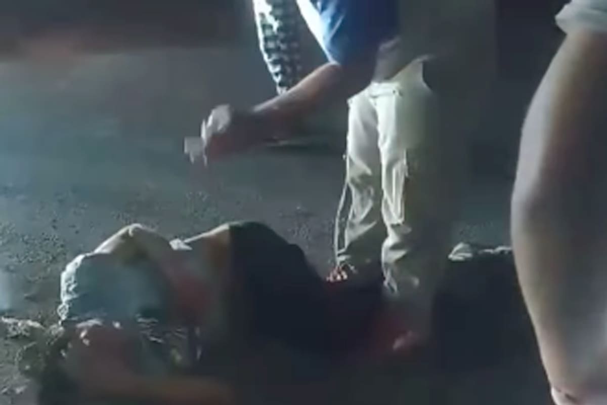 Un hombre le pegó latigazos a un ladrón que entró en su negocio