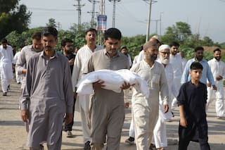 Pakistan will award nurse for saving the sole newborn survivor of a hospital nursery fire