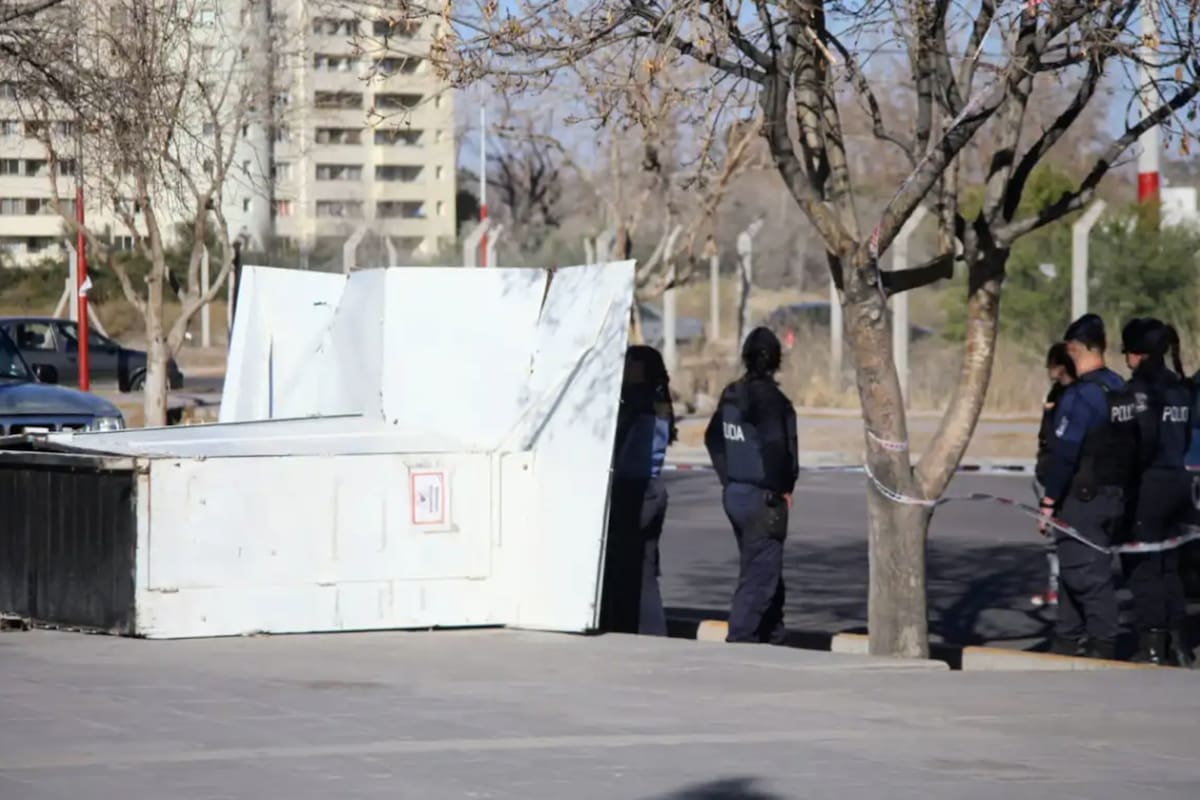 Un hombre murió aplastado por un puesto de revista en Las Heras