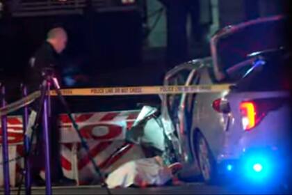 Un hombre murió después de conducir su automóvil a alta velocidad contra las puertas de la Casa Blanca