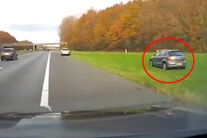 Un hombre neerlandés sacrificó su propio auto para salvar la vida de una conductora que estaba inconsciente y que había perdido el control de su vehículo