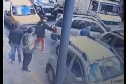 Un hombre noqueó en una discusión de tránsito