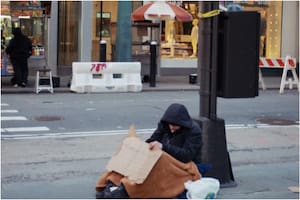 Un hombre pedía dinero en la calle y cuando le ofrecieron trabajo contestó de una llamativa manera (Imagen ilustrativa)