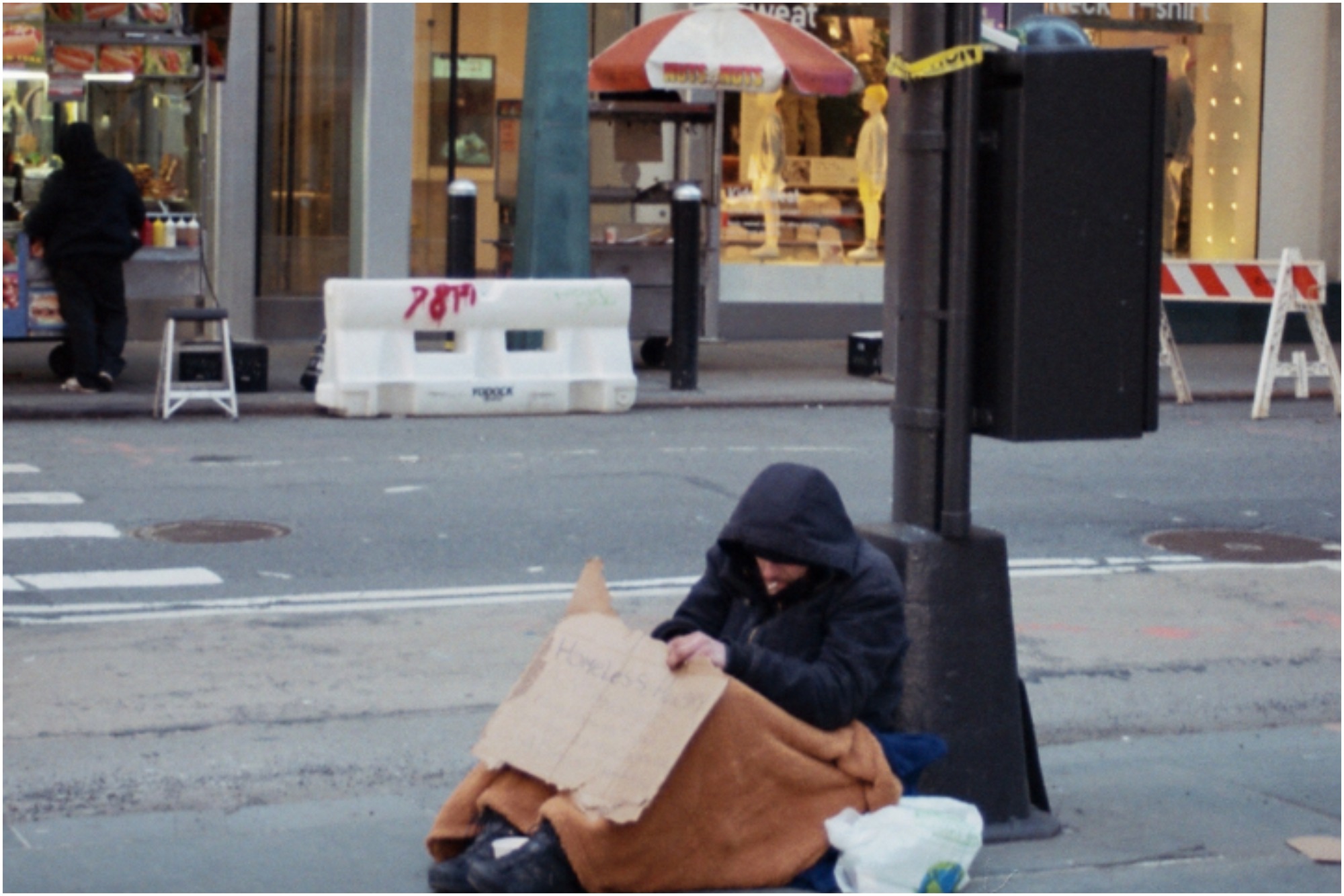 Un hombre pedía dinero en la calle y cuando le ofrecieron trabajo contestó de una llamativa manera (Imagen ilustrativa)