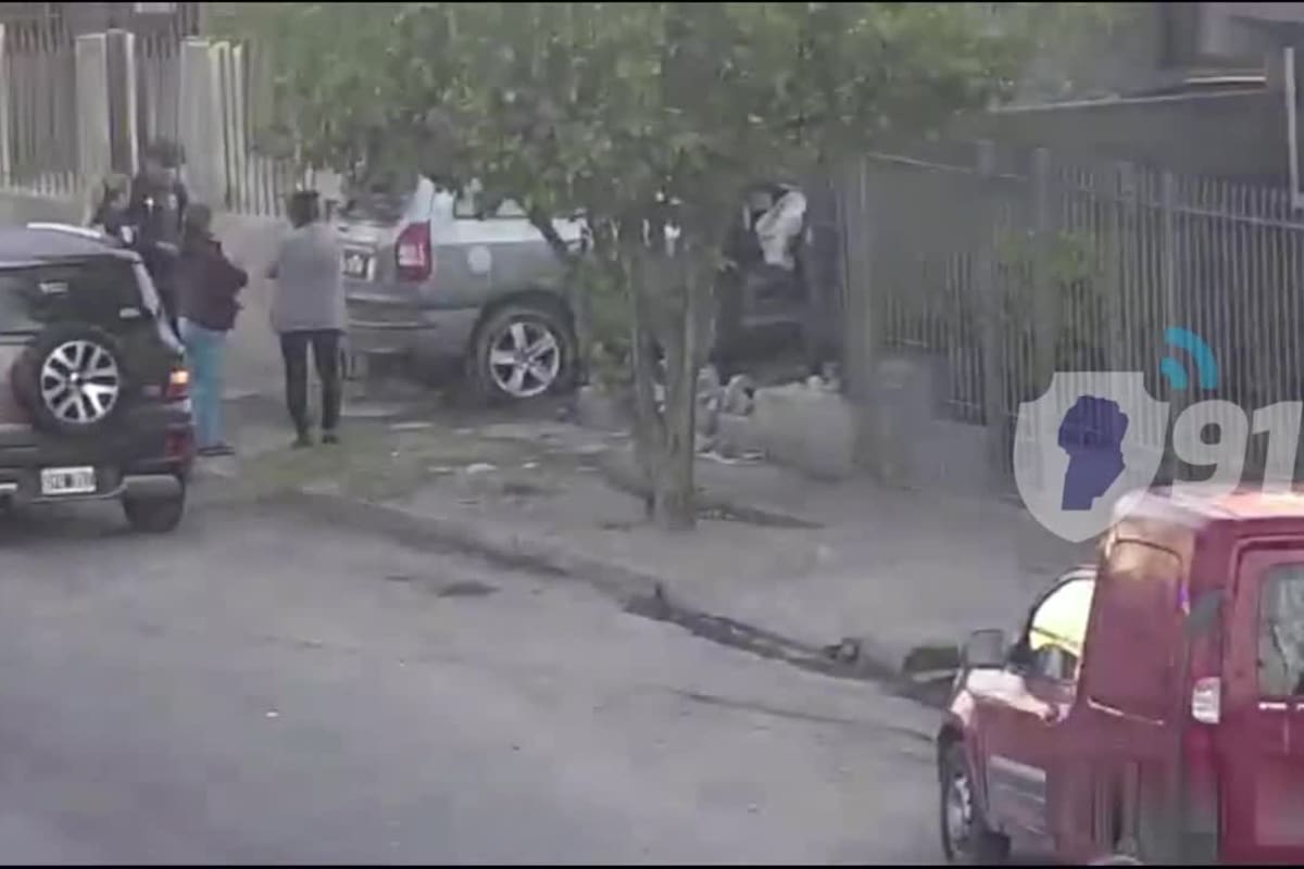 Un hombre perdió el control de su camioneta y chocó contra una casa en Córdoba