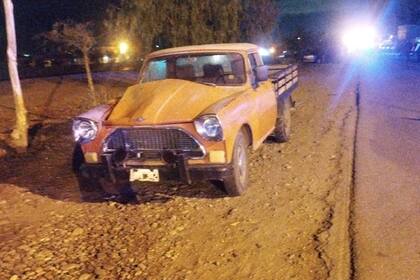 Un hombre que bajaba de su auto fue atropellado por un rastrojero y falleció en Maipú, Mendoza.