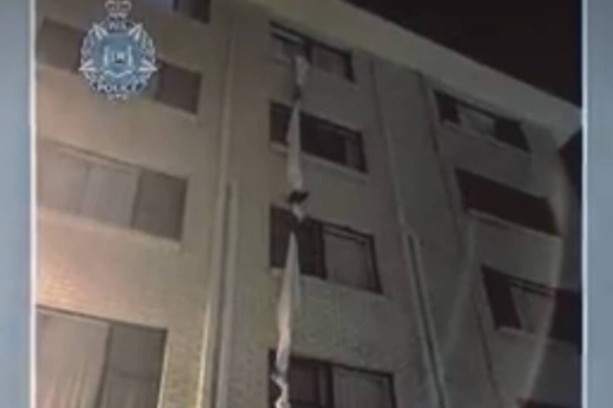 Un hombre que debía permanecer en hotel debido a las restricciones por las variantes de coronavirus, se escapó desde las alturas entrelazando sábanas.