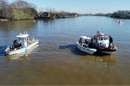 Prefectura busca a los desaparecidos tras el choque  en el río Luján